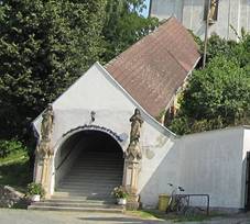 Farn kostel Nanebevzet P. Marie s krytm schoditm