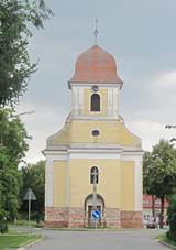 Lobodice, nves a kostel.jpg