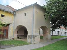 Venkovsk usedlost .p. 47 na nvsi s pamtkov chrnnm udrem.