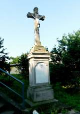 https://upload.wikimedia.org/wikipedia/commons/8/8f/K%C5%99%C3%AD%C5%BE_pod_kostelem_v_Pavlovic%C3%ADch_%28Q104980139%29.jpg