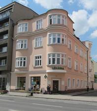 P�erov, Komensk�ho, l�k�rna.jpg