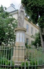 Tovaov, socha Panny Marie.jpg