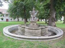 Tovaov, zmek, kana.jpg