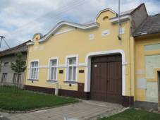 Uhiice, knihovna.jpg