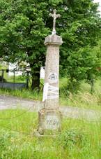 Wayside cross in Bezdkovec 01.jpg