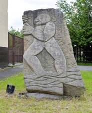 Sculpture in Dvorec by the railway 01.jpg