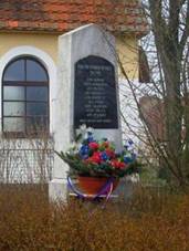 Pomnk padlm v Kozlovicch (Q66051023) 02.jpg