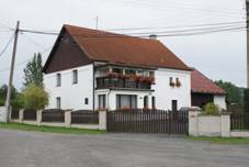 Former synagogue in Malinec 01.JPG