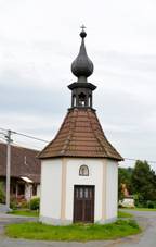 Chapel in Maovice 02.jpg