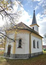 Kaple v Mcholupech.jpg