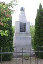 Pomnk padlm v Mcholupech (Q66052880).jpg