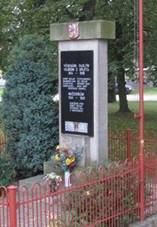 Pomnk padlm v Oplot (Q66055849) 01.jpg