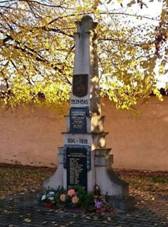 Pomnk padlm ve Skoicch (Q66050574).jpg