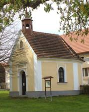 Zelen, kaple na nvsi.jpg