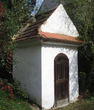 Kaplika v Zemticch u Mlnskho rybnka (Q66055879).jpg