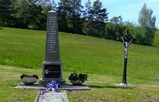 Kozi Hory 2020-05-08 Pomnik padlych a kriz.jpg