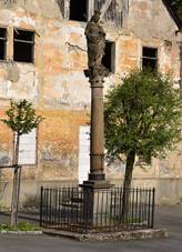 Kovsk 2018-04-29 Sloup se sochou Panny Marie.jpg