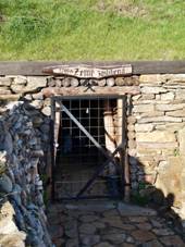 Mdnk, vstup do toly 01.jpg