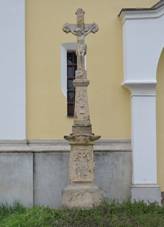 Krums�n-k�� u kostela kamenn�.JPG