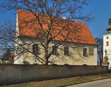 Kostel sv. Jana K�titele a fara