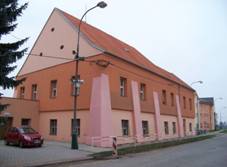 Ol�any u Prost�jova �p. 3, z�kladn� �kola (01).jpg