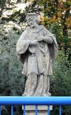 Socha sv. Jana Nepomuckho (Olomouck, Prostjov).jpg
