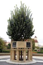 Pomnk manel Vojkovch (Prostjov).jpg