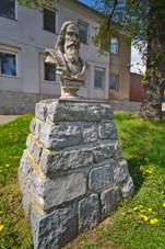 Socha Jana mose Komenskho na nvsi, Urice, okres Prostjov.jpg