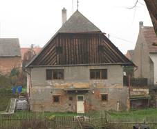 Senec (Rakovnk District), staven.jpg