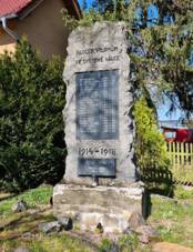 Pomnk padlm u obecnho adu ve Svat (Q97602839).jpg