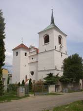 https://upload.wikimedia.org/wikipedia/commons/thumb/f/f8/Brozany_nad_Ohri_CZ_St_Gotthard_church_01.JPG/800px-Brozany_nad_Ohri_CZ_St_Gotthard_church_01.JPG