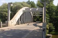 https://upload.wikimedia.org/wikipedia/commons/thumb/8/8f/Doksany_-_Brozany_CZ_bridge_over_the_Ohre_179.jpg/800px-Doksany_-_Brozany_CZ_bridge_over_the_Ohre_179.jpg
