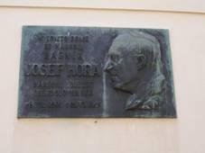 Dob, rodn dm Josefa Hory - pamtn deska.JPG