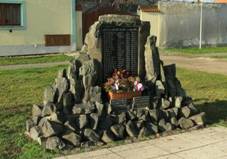 Pomnk padlm na nvsi v Radovesicch (Q78790623) 01.jpg