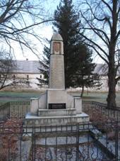 IMG 7472Vodochody (Strakov-Vodochody), pomnk II.jpg