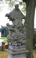 Borovnice, P�estavlky, statue.jpg