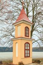 https://upload.wikimedia.org/wikipedia/commons/thumb/4/47/Mal%C3%A1_Ledsk%C3%A1_-_kaple.jpg/800px-Mal%C3%A1_Ledsk%C3%A1_-_kaple.jpg