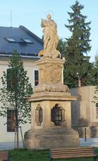 Rymarov - sloup se sochou panny Marie.JPG