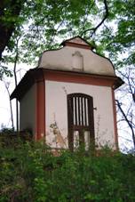 https://upload.wikimedia.org/wikipedia/commons/thumb/7/76/Kra%C5%A1ovice_%28Kr%C3%A1sn%C3%A1_Hora_nad_Vltavou%29_-_okres_P%C5%99%C3%ADbram_%2805%29.jpg/800px-Kra%C5%A1ovice_%28Kr%C3%A1sn%C3%A1_Hora_nad_Vltavou%29_-_okres_P%C5%99%C3%ADbram_%2805%29.jpg