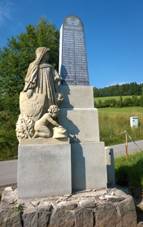 Btouchov 2014 - pomnk obtem vlky.jpg