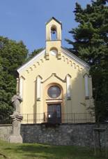 Malá Skála - zámecká kaple sv. Vavřince (1).jpg