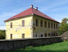 Loukov (H�je) �p. 1, fara, ze star�ho h�bitova.jpg