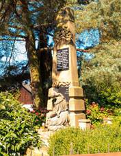 ernov u Rovenska pod Troskami - pomnk padlch.jpg