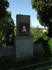 Hradeno, Masarykv pamtnk.JPG