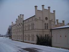 Lny, kasrna (02).jpg