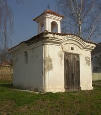https://upload.wikimedia.org/wikipedia/commons/thumb/0/06/Saky_CZ_chapel_from_NW_168.jpg/1280px-Saky_CZ_chapel_from_NW_168.jpg