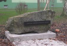 Stochov, pomnk.jpg