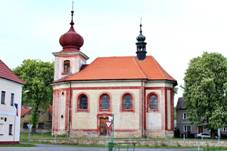 https://upload.wikimedia.org/wikipedia/commons/thumb/7/7b/T%C5%99tice_kostel_sv._Mikul%C3%A1%C5%A1e_1.JPG/1024px-T%C5%99tice_kostel_sv._Mikul%C3%A1%C5%A1e_1.JPG