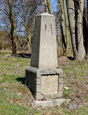 Bou pomnk obtem 1. sv. vlky.jpg