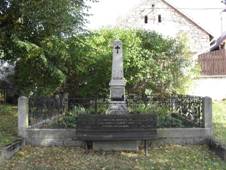 MAOVICE - pamtnk obtem prvn svtov.JPG